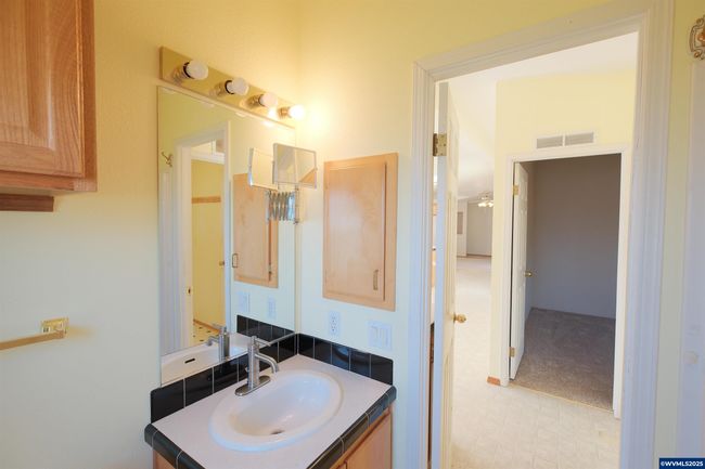 1510 Lafayette St Se, House other with 3 bedrooms, 2 bathrooms and null parking in Albany OR | Image 17