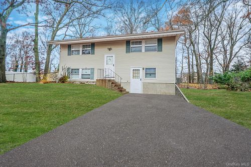 31 Cabin Ln, East Setauket, NY, 11733-3439 | Card Image