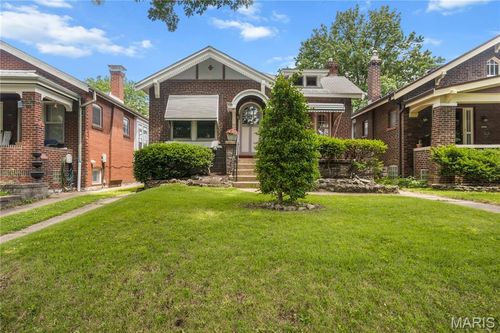 3993 Dover Pl, Saint Louis, MO, 63116-3271 | Card Image
