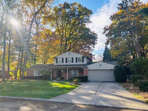 37243 Maple Leaf Ct, Clinton Twp, MI, 48036-1614 | Card Image