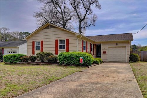 215 Lisbon Dr, Newport News, VA, 23601-1713 | Card Image