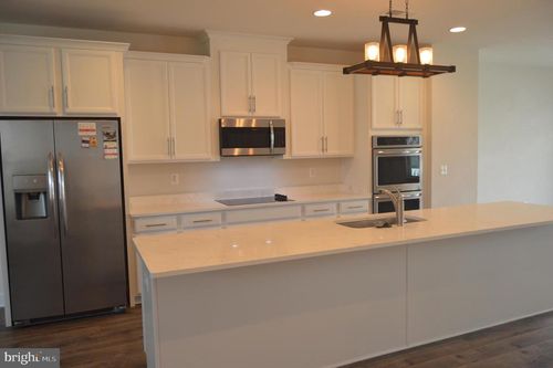 9867 Gillum Way, MANASSAS, VA, 20110-7830 | Card Image