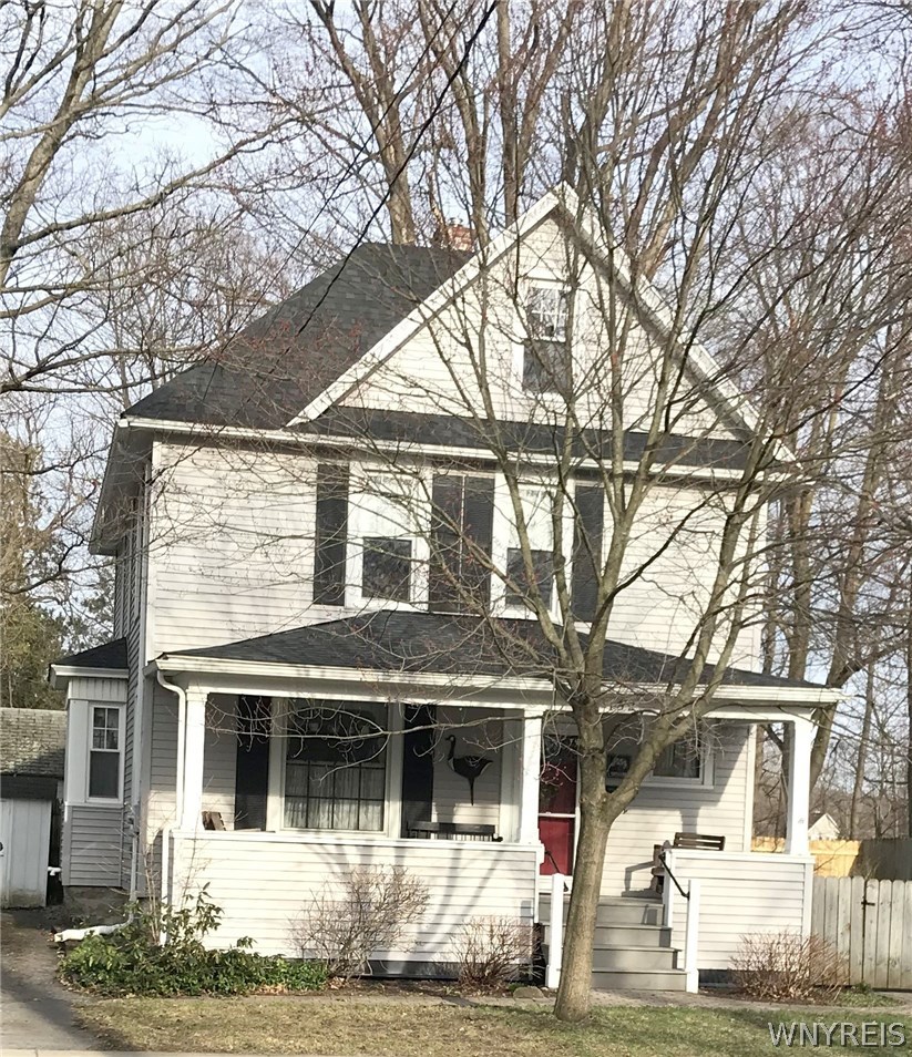 152 Center Street, Sold in Aurora Zoocasa