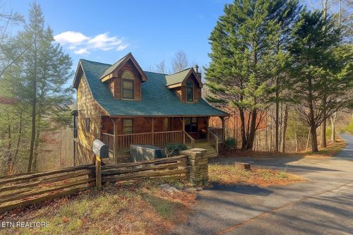934 Vixen Run, Gatlinburg, TN, 37738-6343 | Card Image