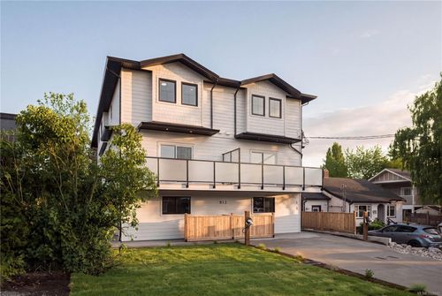 3-913 Dale St, Saanich, BC, V8X2V9 | Card Image
