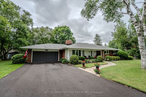 1562 King St, Prince Albert, ON, L9L1C2 | Card Image