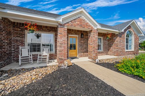 353 Warbler Dr, Spring Branch, TX, 78070-5064 | Card Image