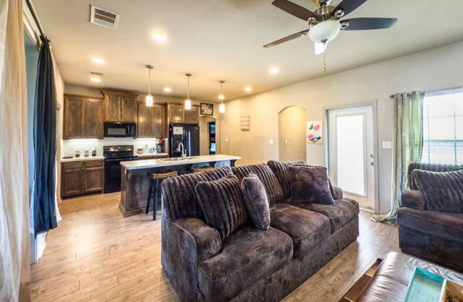 310 N Bermuda St, House other with 3 bedrooms, 2 bathrooms and null parking in Lacy Lakeview TX | Image 11