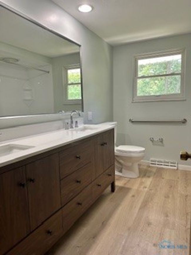 Hall Bath | Image 14