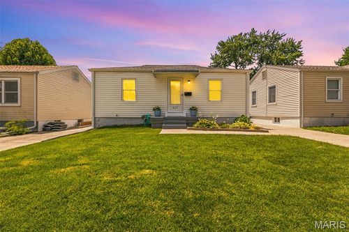 417 Tower Grove Pl, Saint Charles, MO, 63301-2151 | Card Image