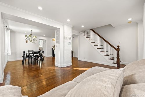 9 Hillside Ave, Glen Head, NY, 11545-1914 | Card Image