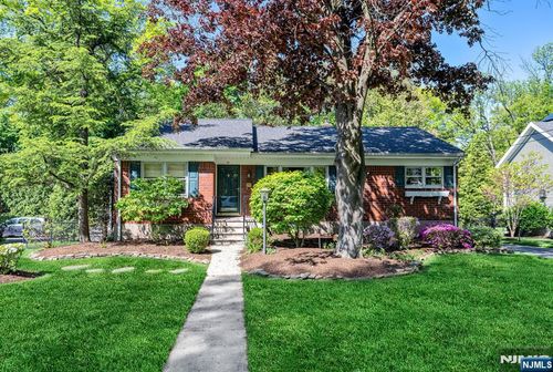 31 Stonefield Road, Glen Rock, NJ, 07452 | Card Image