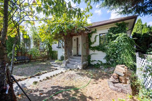 4605 Rupert St, Vancouver, BC, V5R2J4 | Card Image