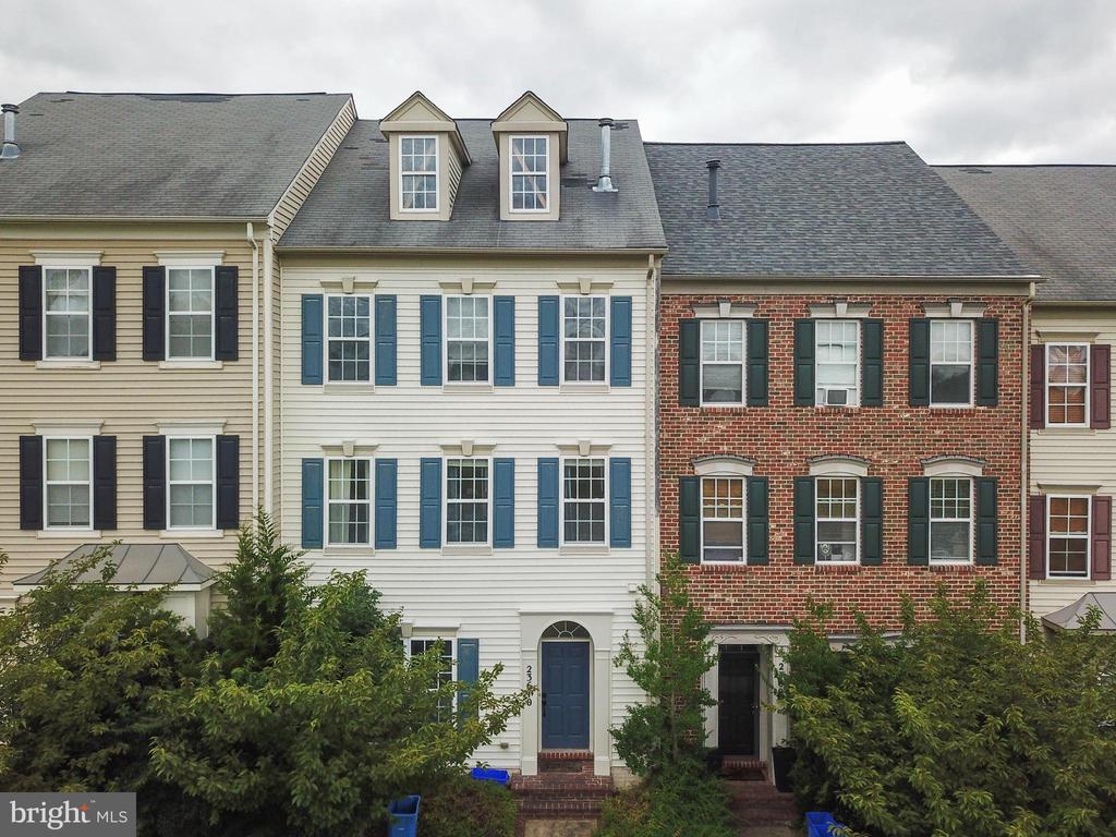 Bennett Chase Dr, Clarksburg, MD 20871