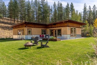 Trailside Methow Modern home with patio & yard | Image 2