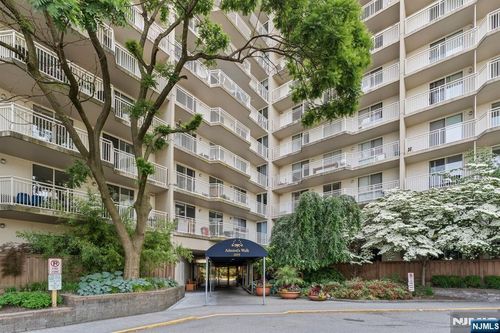 apt-301-1055 River Rd, Edgewater, NJ, 07020-1359 | Card Image