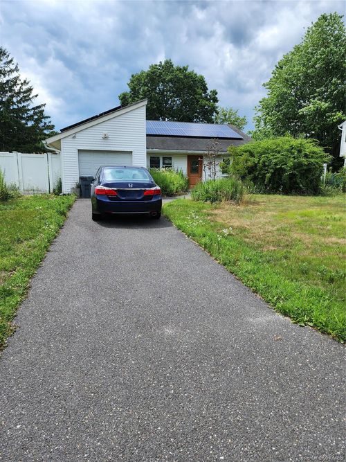 26 Narragansett Avenue, Brookhaven, NY, 11763 | Card Image