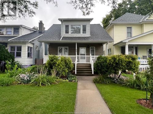 {{alt}} | Card Image