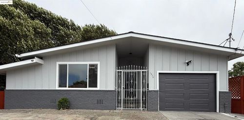 1976 Van Ness St, San Pablo, CA, 94806-3621 | Card Image