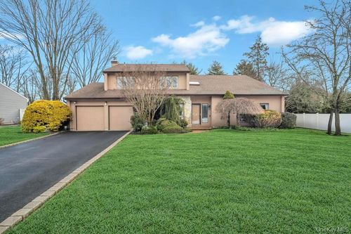 4 Long Meadow Rd, Commack, NY, 11725-1764 | Card Image