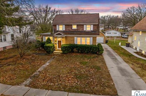 217 W 3rd St, Blue Earth, MN, 56013-1210 | Card Image