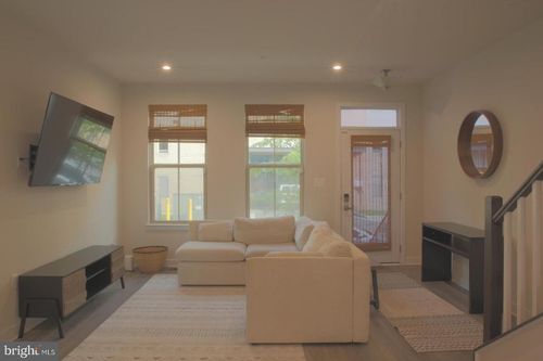 9-2816 Devonshire Cliffs Ter, HYATTSVILLE, MD, 20782-4064 | Card Image