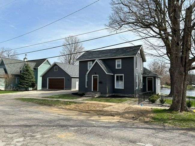 412 Ellen St, House other with 4 bedrooms, 2 bathrooms and null parking in Fenton MI | Image 4