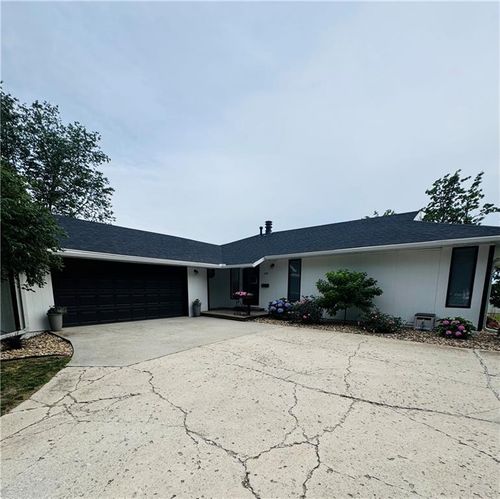 109 W 3rd St, Stanberry, MO, 64489-1111 | Card Image