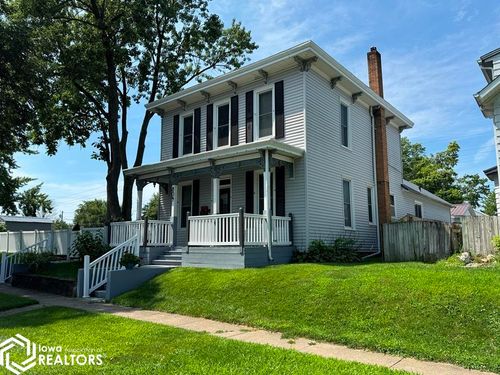 809 S 10th St, Burlington, IA, 52601-3917 | Card Image