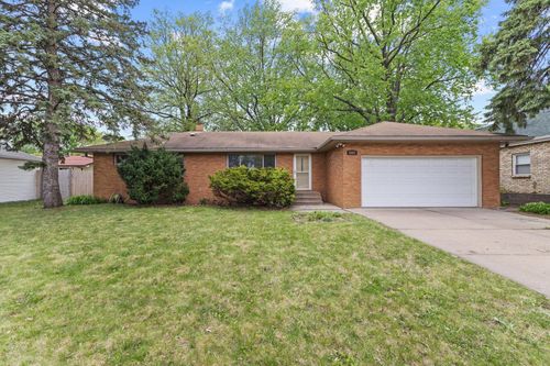 2085 Hamline Ave N, Roseville, MN, 55113-5853 | Card Image