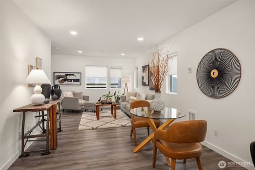 d-12526 15th Ave Ne, Seattle, WA, 98125-4020 | Card Image