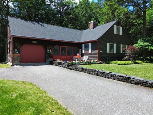 26 Oak Hill Rd, Greenfield, MA, 01301-9686 | Card Image