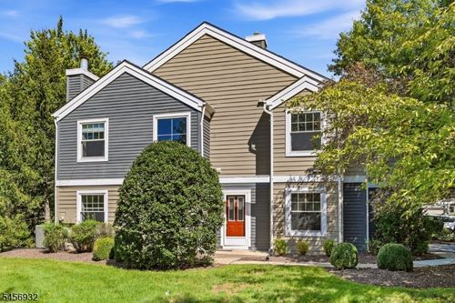 81 Village Cir, Bridgewater, NJ, 08807-2093 | Card Image