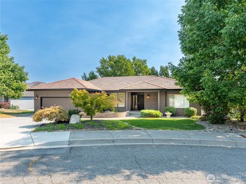 2013 Linville Dr, Wenatchee, WA, 98801-7304 | Card Image