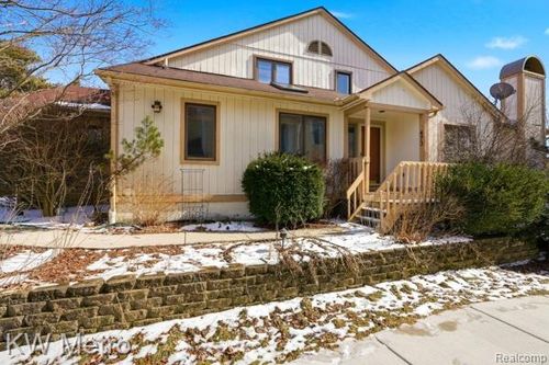 473 Village Oaks Ct, Ann Arbor, MI, 48103-6129 | Card Image