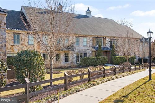 unit-102-2401 Lower State Rd, Doylestown, PA, 18901-2628 | Card Image