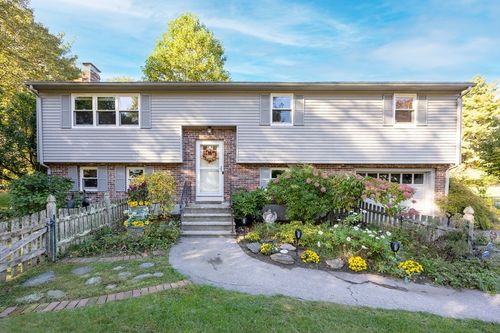 22 Greenview Dr, Holliston, MA, 01746-1638 | Card Image