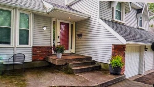 9823 Melrose St, Overland Park, KS, 66214-2356 | Card Image