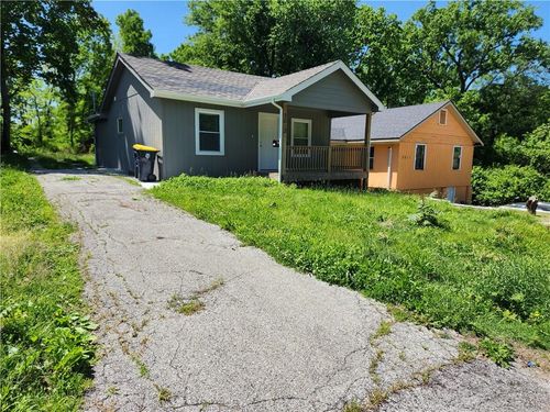 3013 E 77 Terrace, Kansas City, MO, 64132 | Card Image