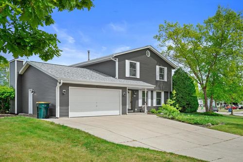 8730 S Fieldpointe Drive, Oak Creek, WI, 53154 | Card Image
