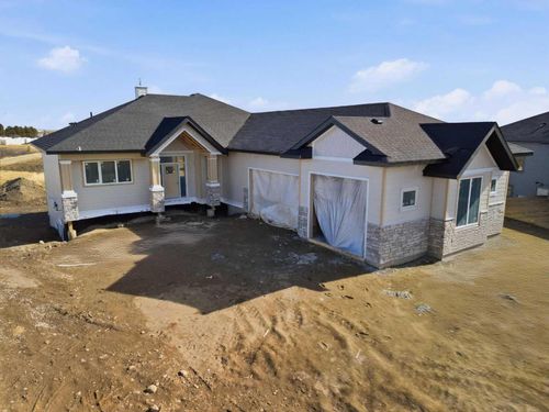 243 Red Tail Ridge Se, High River, AB, T1V0J8 | Card Image