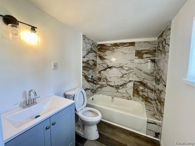 2382 Commor St, House other with 4 bedrooms, 2 bathrooms and null parking in Hamtramck MI | Image 6