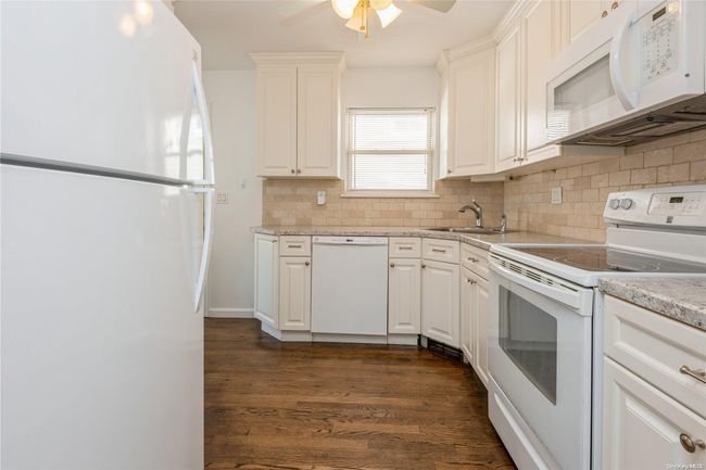 21 W Neptune Ave, House other with 2 bedrooms, 1 bathrooms and null parking in Lindenhurst NY | Image 9