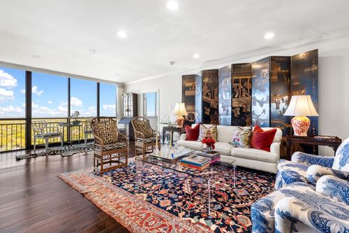 2015-6335 W Northwest Hwy, Dallas, TX, 75225-3556 | Card Image