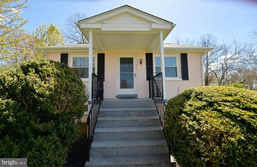 22282 St Louis Rd, MIDDLEBURG, VA, 20117-3802 | Card Image