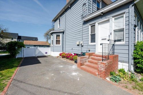 160 Jefferson St, Inwood, NY, 11096-2110 | Card Image