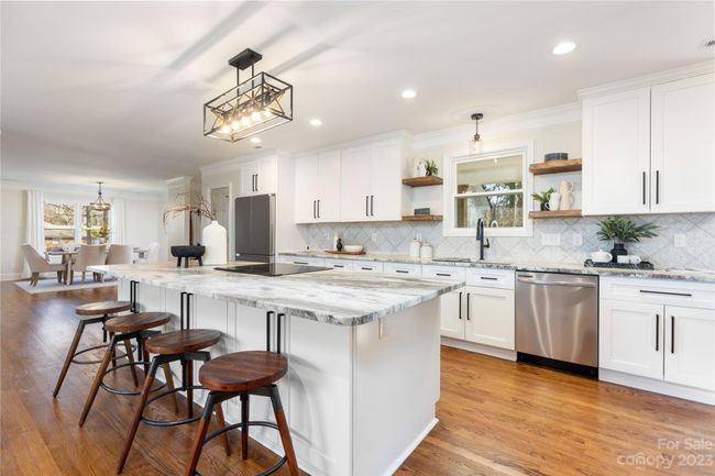 Kitchen Island | Image 10
