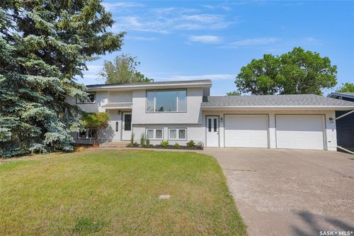 1609 11th Ave Nw, Moose Jaw, SK, S6H6M5 | Card Image