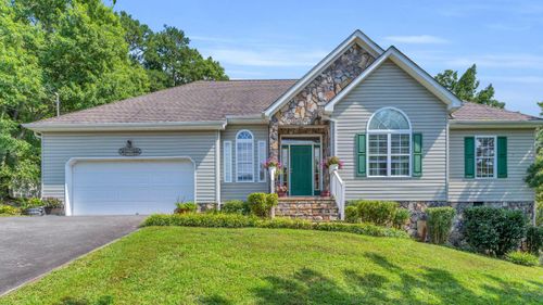 417 Middle View Dr, Ringgold, GA, 30736-6931 | Card Image