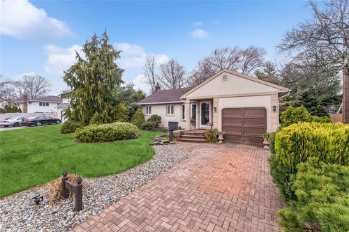 2035 Seaford Ave, Seaford, NY, 11783-2727 | Card Image